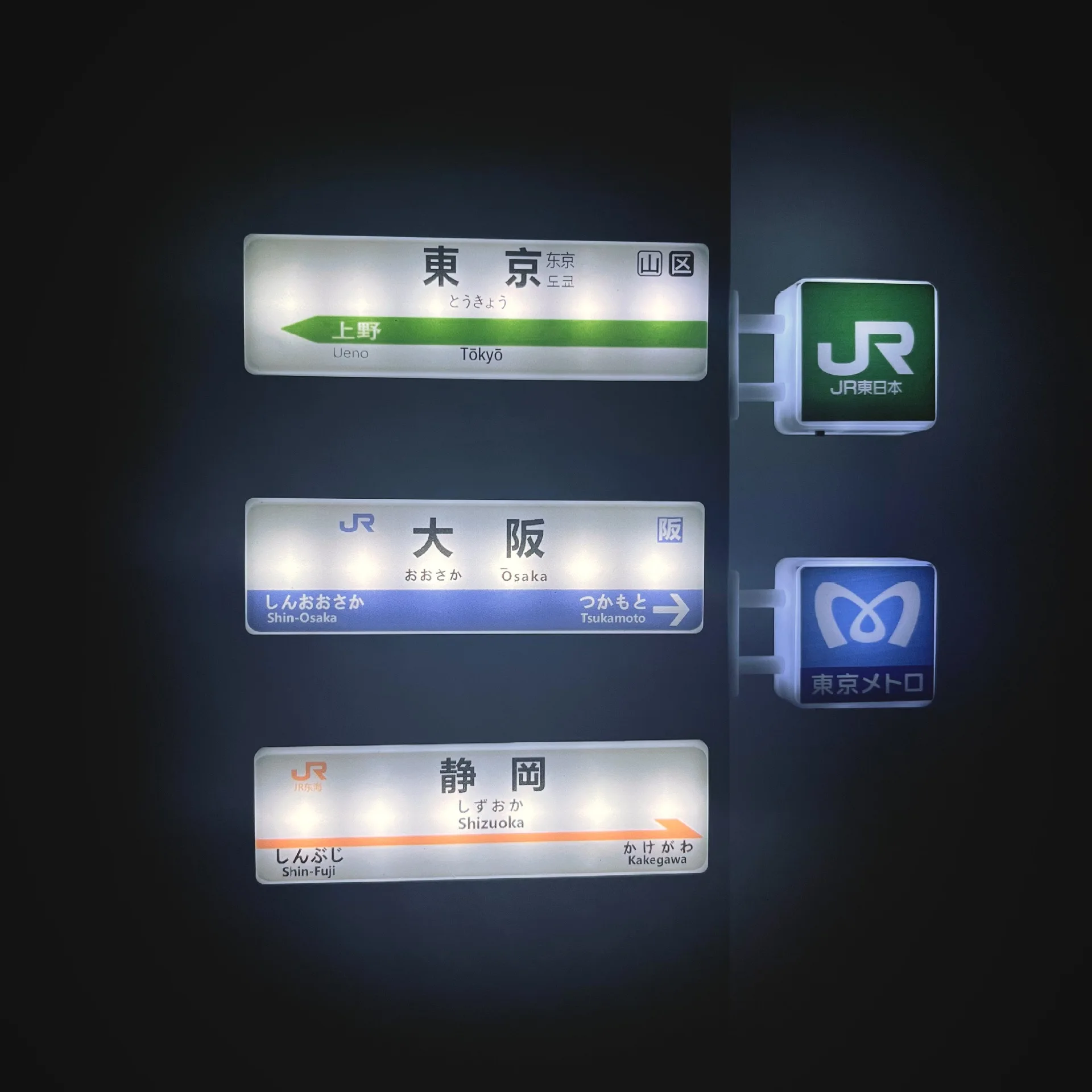 Imán de nevera con luz LED de tren japonés Shinkansen, modelo de tren en miniatura 3D creativo, decoración magnética para el hogar y la cocina.