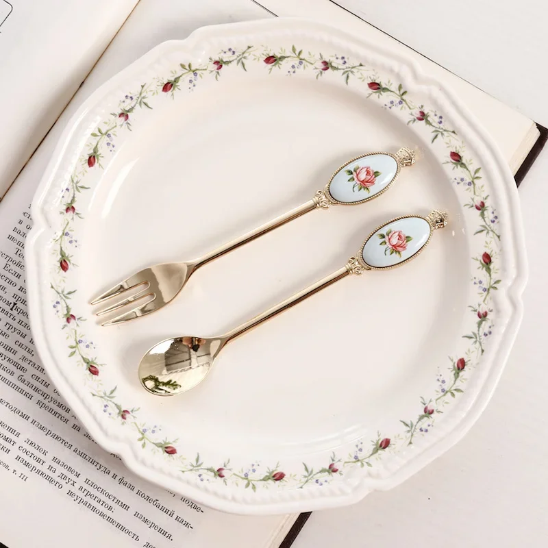 Pozłacana łyżeczka do kawy ze stali nierdzewnej Vintage British Retro Wind Milk Tea Shop Dessert Fruit Forks