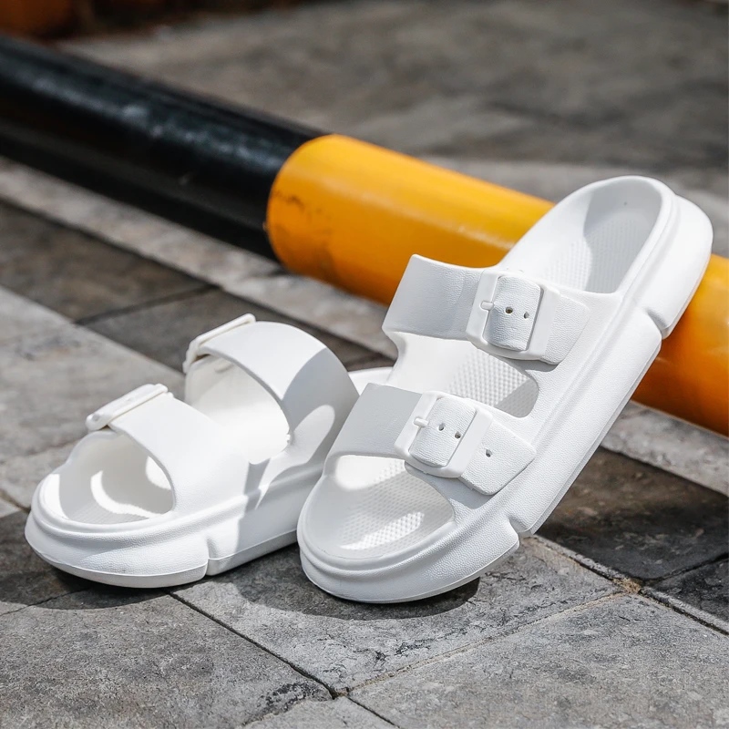 

A pair of children's summer open-toe slip-on sandals with straps. Soft, comfortable and durable. Model number: XS-819