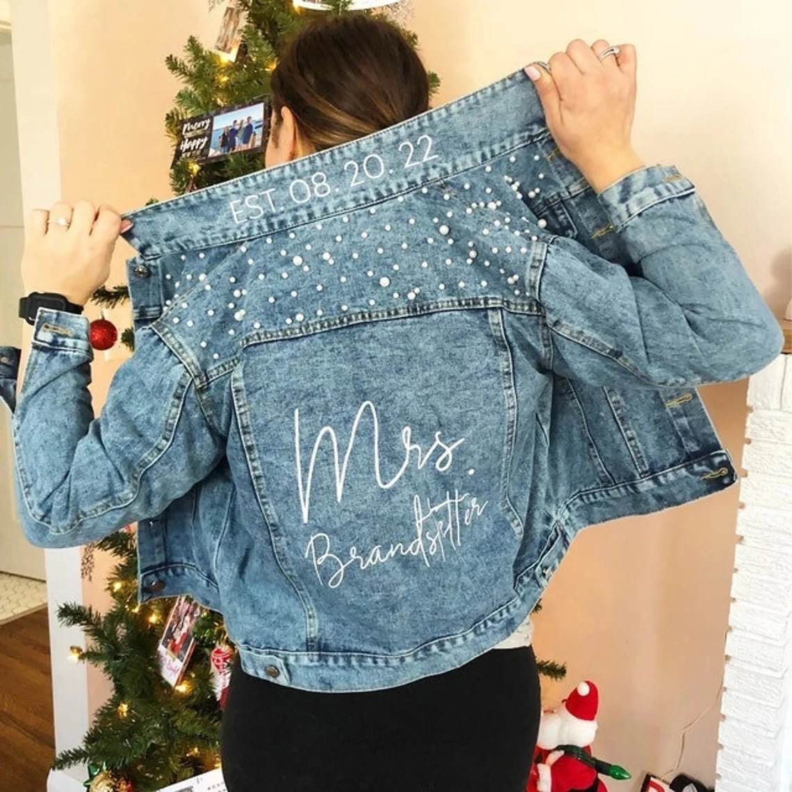 Mrs Last Name Pearl Jean Jacket, Bride Pearl Jean Jacket, Mrs Denim Jacket, Personalized Jean Jacket, Pearl Jacket, Bride Pearl