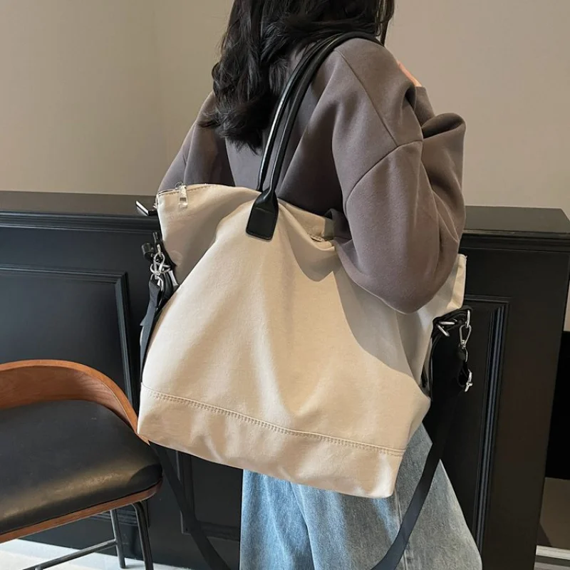 

Fashionable Leather Women's Shoulder Bag High-End Luxury Brand Elegant Detailing Trendy Vintage Commuter Bag​