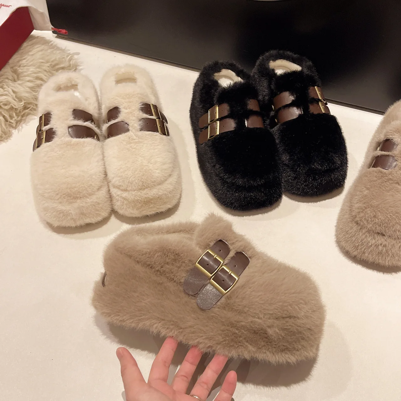 Pantoufles moelleuses à fond épais, vêtements d'extérieur en velours à une pédale, petites pantoufles en coton augmentant la hauteur, automne et hiver