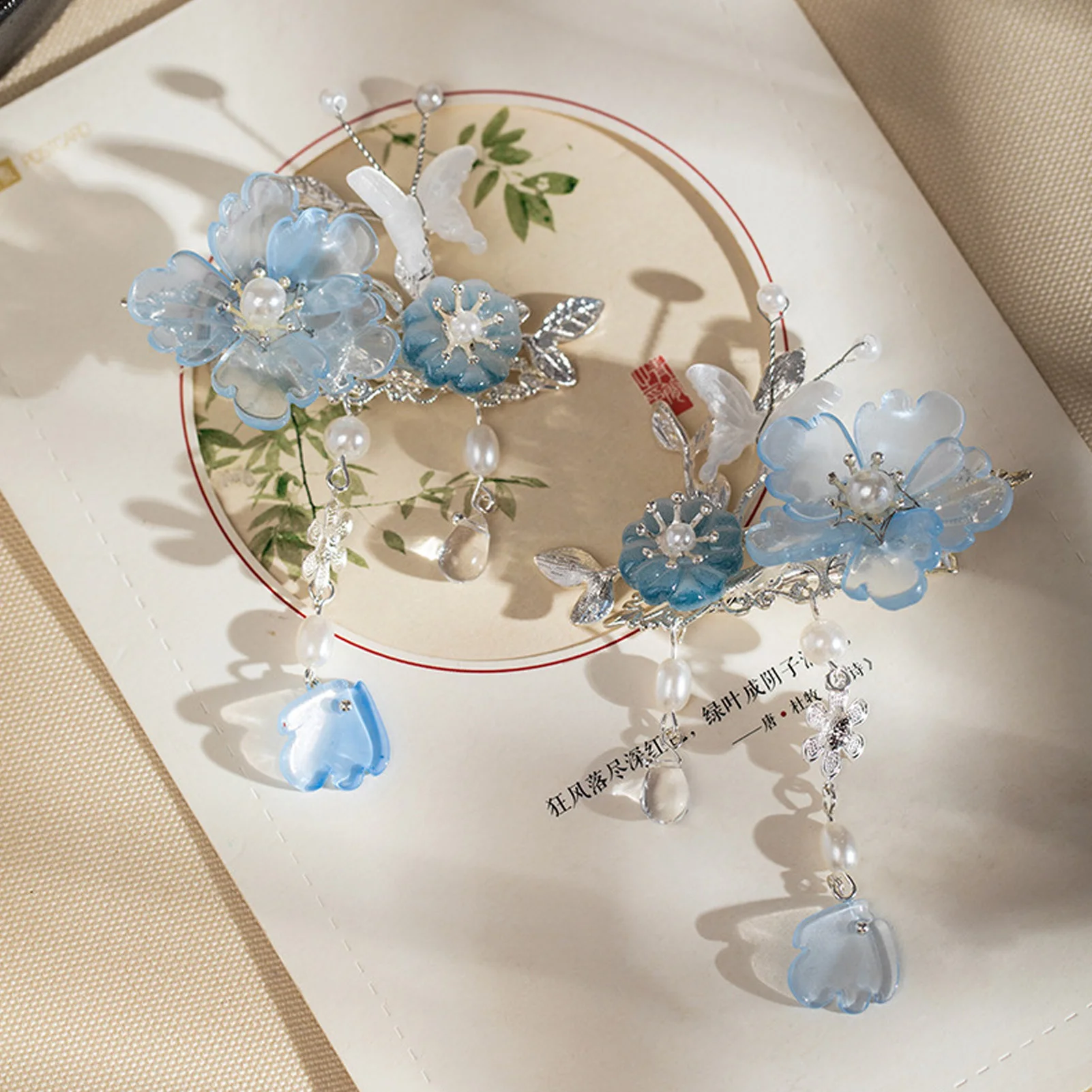 

2pcs Romantic Blue Peony Hair Clips Fairy Glaze Flower Butterfly Designs Peart Tassel Side Clips Chinese Style Hanfu Hairpieces