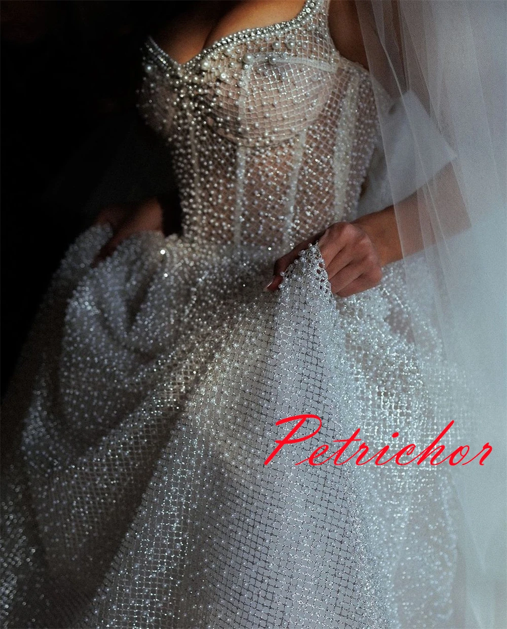 맞춤 제작 고품질 화이트 오간자 웨딩드레스 우아한 스트랩리스 스파게티 스트랩 브라이덜 가운 채플 트레인 드레스