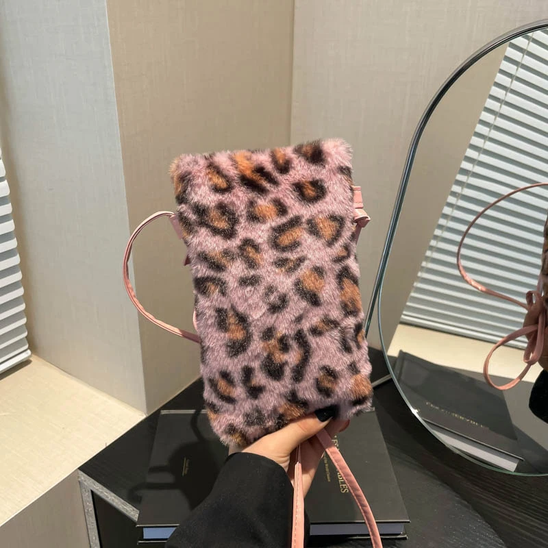 Mode Frauen Kuh Druck Mini Schulter Taschen Weibliche Winter Plüsch Unterarm Taschen Leopard Zebra Muster Flauschigen Tragetaschen Kleine Geldbörsen – Detail 2
