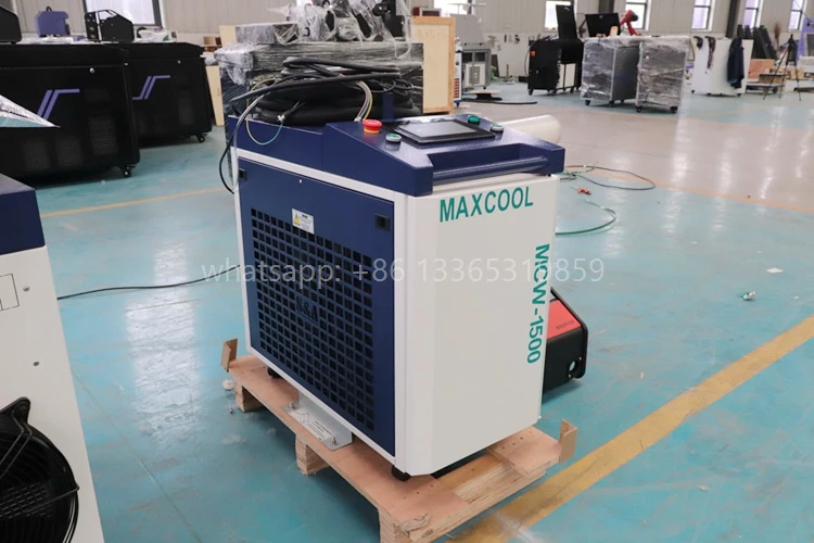 3000W Handheld Fiber Laser Welding Machine And Laser Cleaning And Cutting Machine 4 In 1 Function