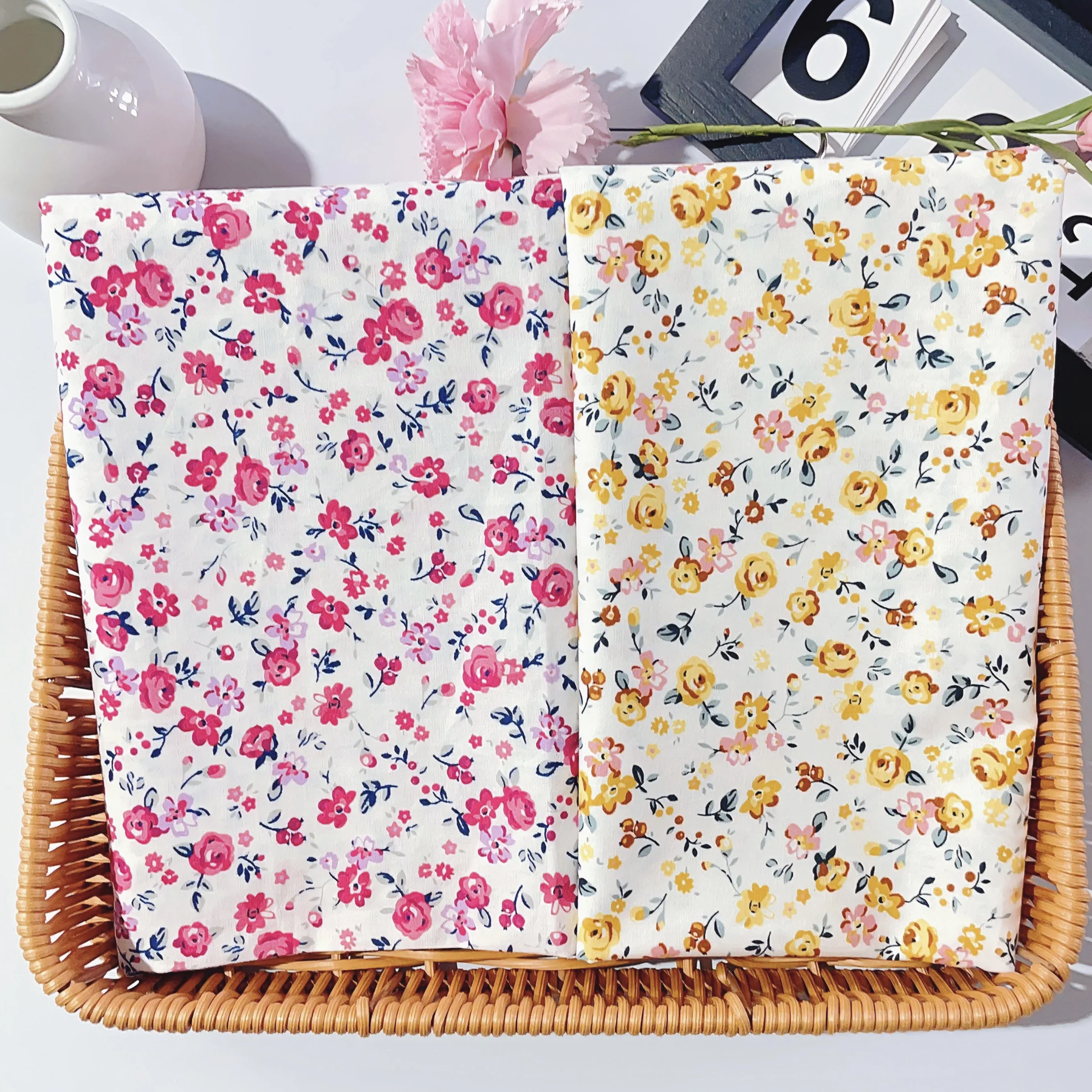 

Мягкая дышащая ткань из 100% хлопка. Изысканный цветочный дизайн. Подходит для дизайна одежды. Детские платья. Дизайн шитья своими руками.