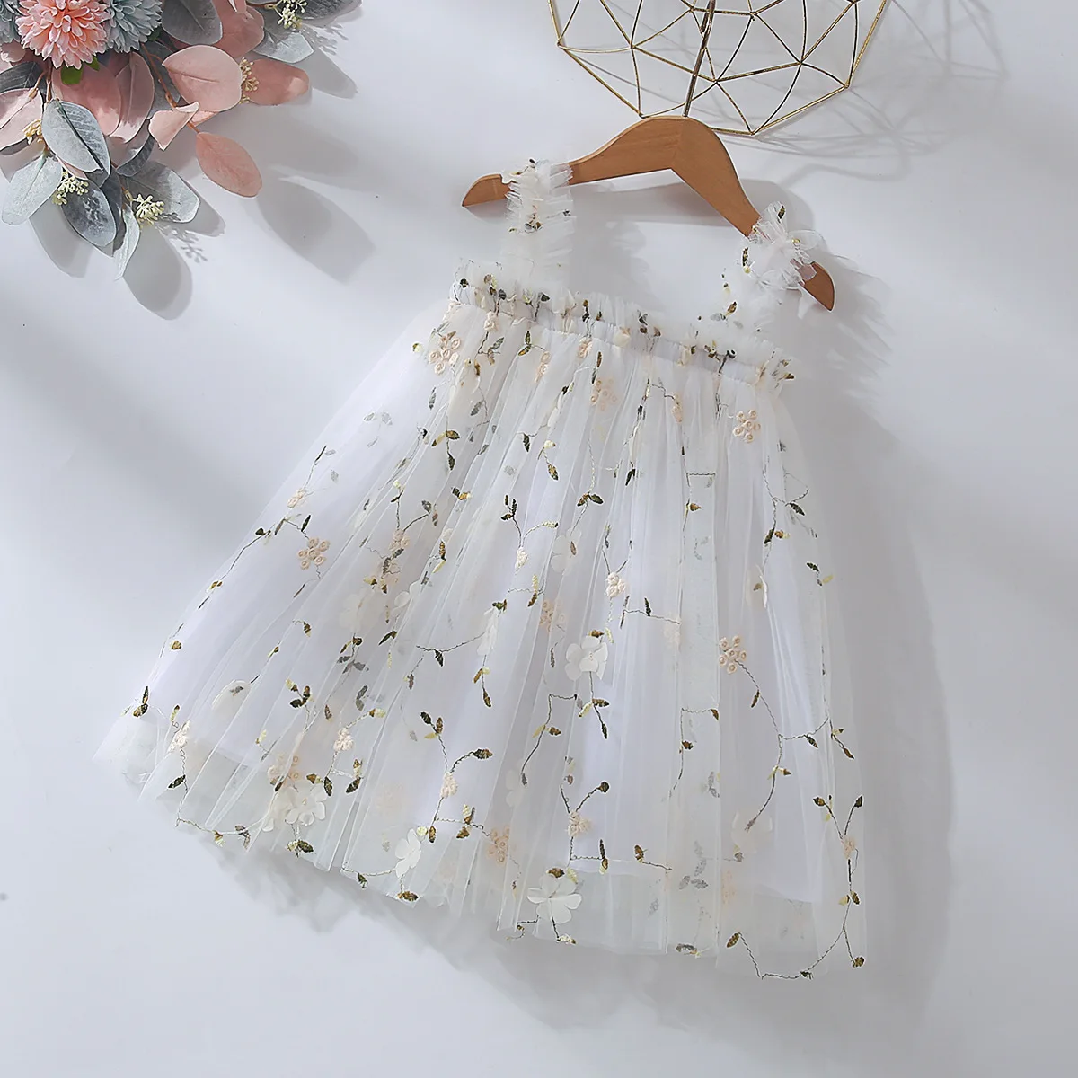 Hot2024 Baby Girl Clothes Fashion Embroidery Patch Small Flower Sling Baby Girl Dress Cute Baby Dress Sweet Princess Party Frock