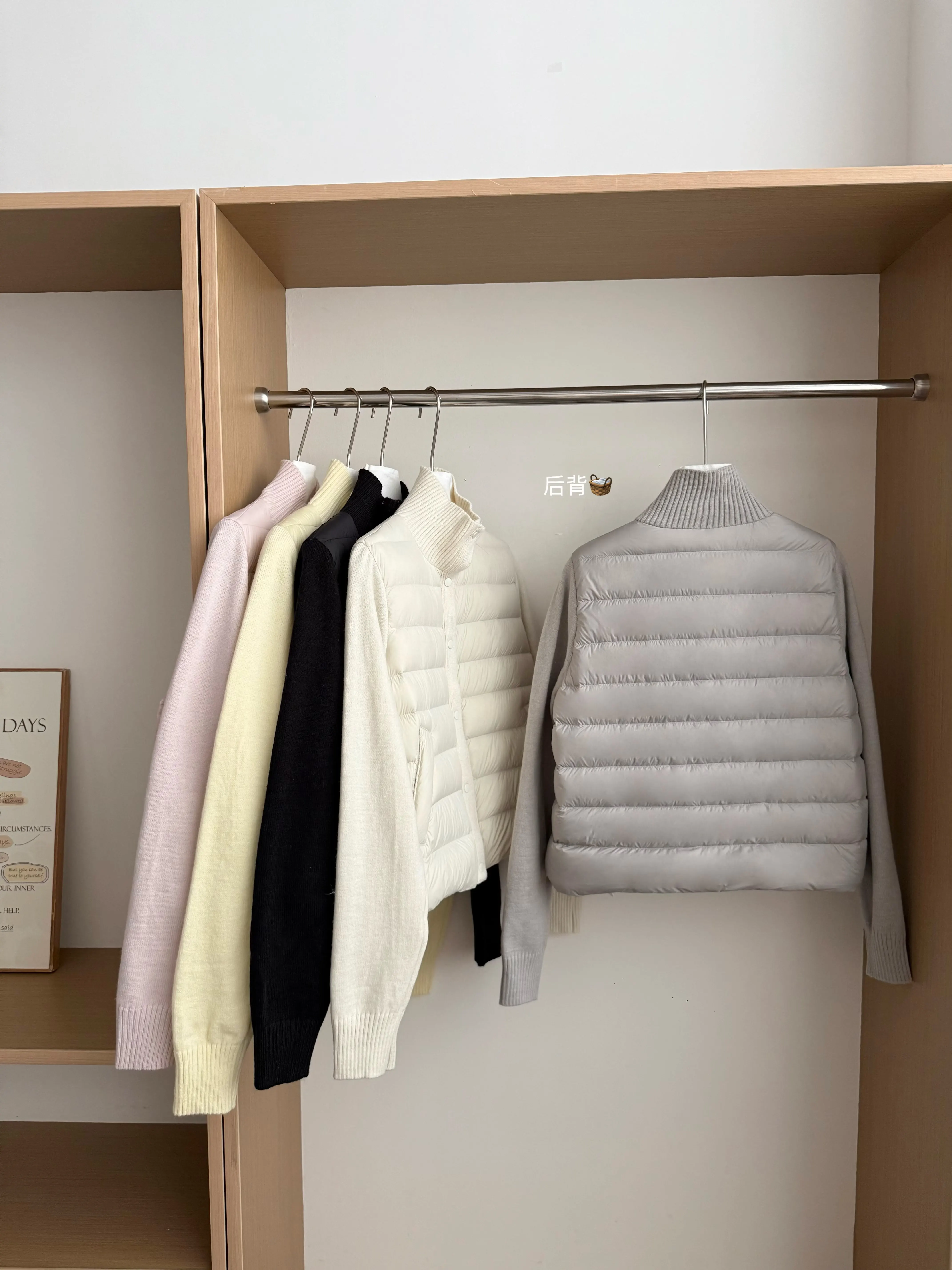 2025 Chaqueta de plumón de pato blanco de retales de punto de otoño e invierno para mujer, cálida manga larga