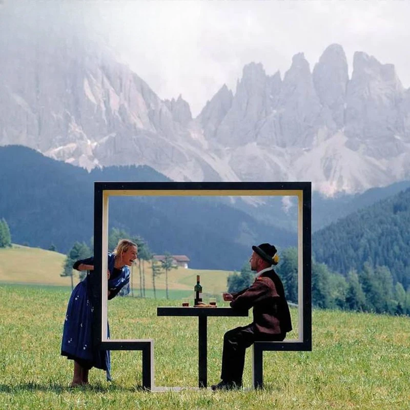 Outdoor scenic clocks in seats, photo frames, ornaments, camp flower sea decoration props, scene installation landscape