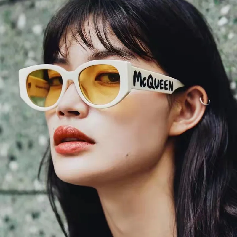 

2024 Fashion Oval Letter Logo Sunglasses for Women Man Retro Brand Designer Wide Leg Beige Female Sunglass UV400 Driving Shades