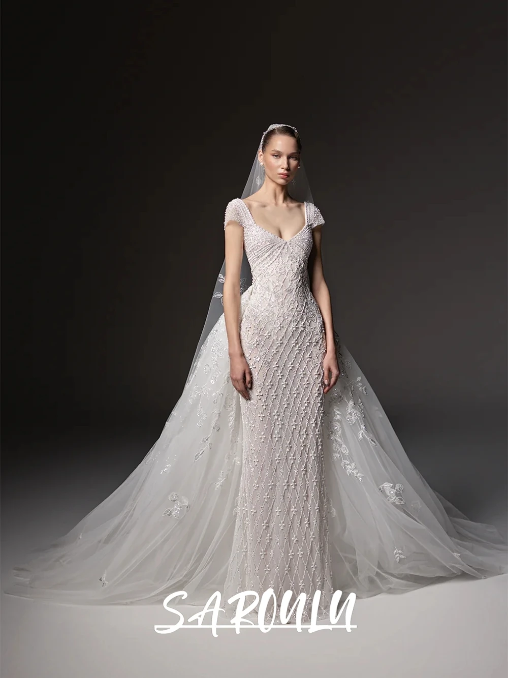 

Exquisite Beaded Mermaid Wedding Dress With Detachable Sheer Train Glamorous Delicate Appliques V Neck Short Sleeves Bridal Gown