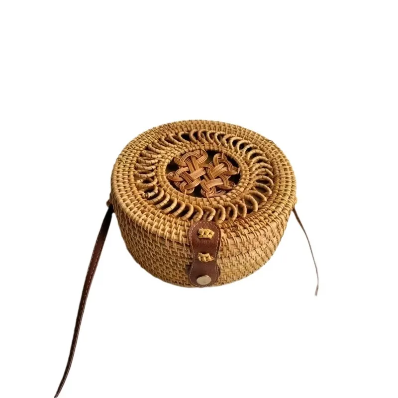 

Vietnamese autumn rattan woven bag, hand-woven messenger bag, personalized handicraft bag