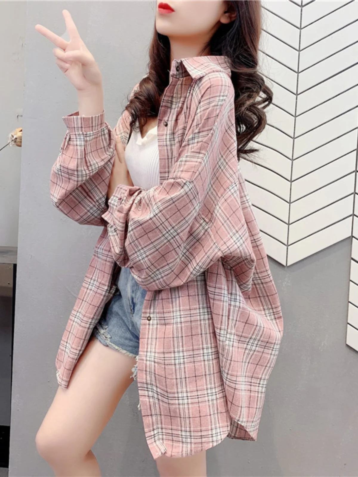 2025 新チェック柄シャツ女性のファッションルーズ大きいサイズ日焼け防止夏トップ多用途長袖ソルトシステムアウター