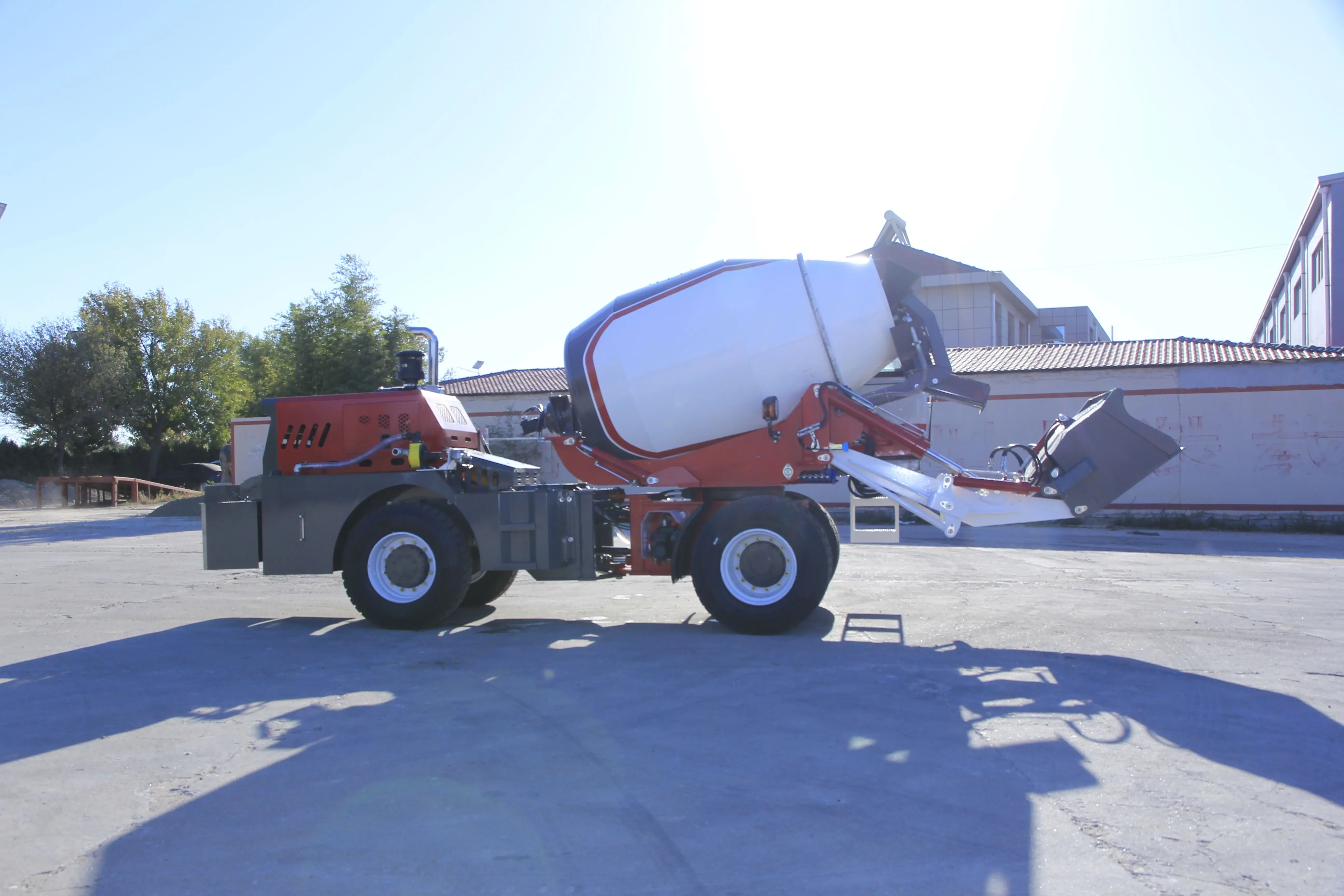 High Productivity 3.5 Cubic Meter Self-Loading Concrete Mixer Truck Engine Bearing Manufacturing Plant Farm Gear