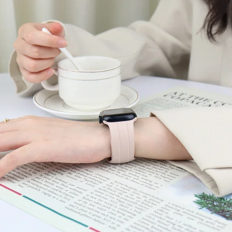 Силиконовый ремешок для Apple Watch Band 45 мм 44 мм 42 мм 41 мм 40 мм 46 мм Спортивный браслет для iWatch Series 10 9 8 7 6 se 5 4 ultra 49 мм