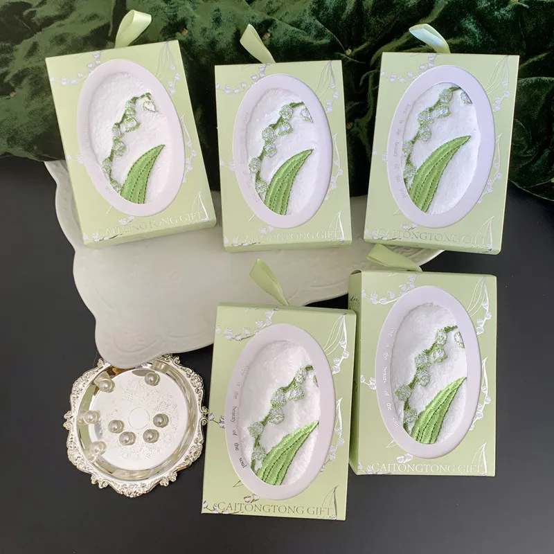 

New Handheld Gift Towel for Bridesmaids Flower Embroidery for Babies Full Moon Small Items Wedding Gift Womens Day Small Gift