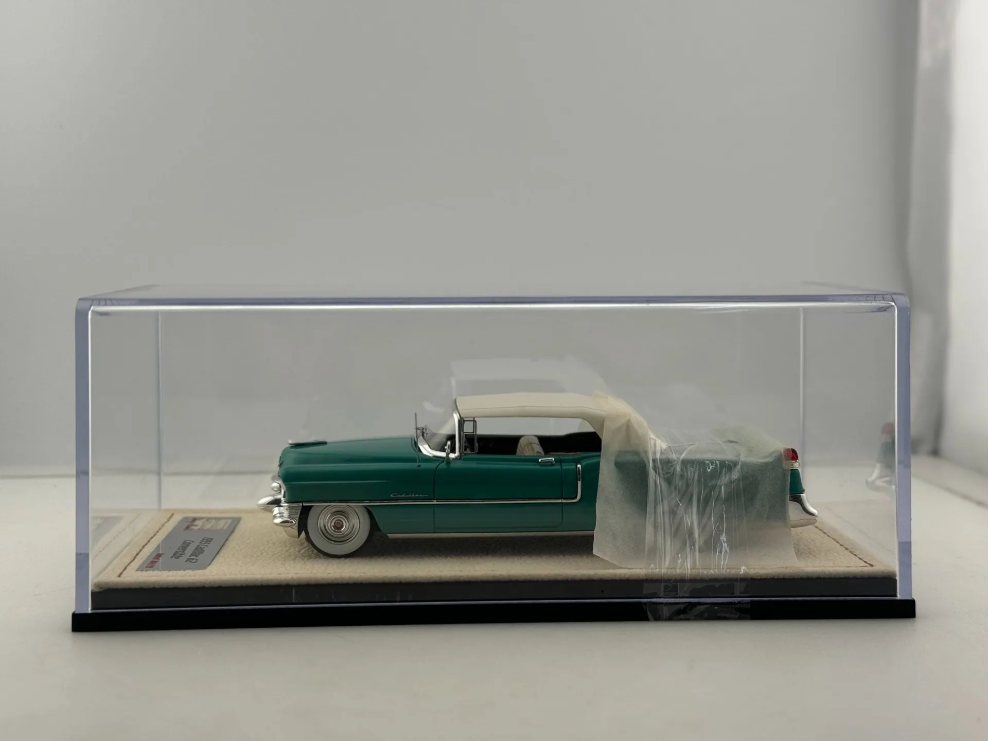 

No Color Box Diecast Stany Model 1/43 Scale 1955 Cadillac 62 Convertible Car Model Collectible Toy Gift Souvenir Display