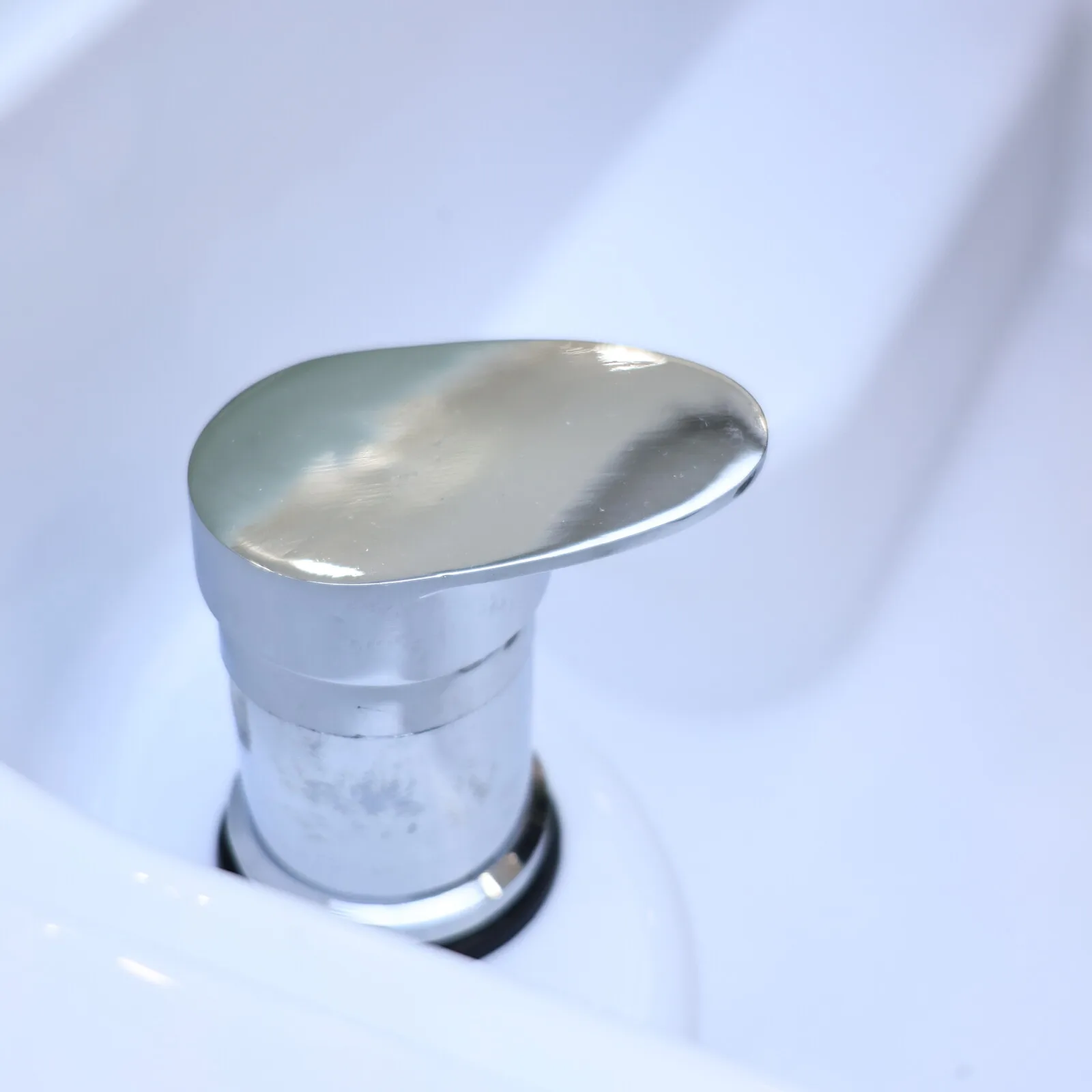 Elektrisches Shampoo-Liegebett in Erdtönen mit Massagefunktion – All-in-One-Salonstation mit Begasung, Fußbad und Haarwaschbecken – Detail 35