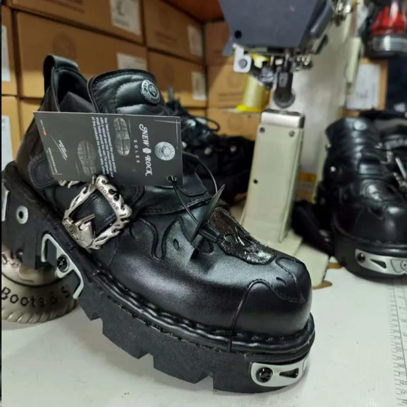 Fashion New Men's Genuine Leather Motorcycle Boots Retro Punk Skull Metal Rock Boots Women Platform Ankle Shoes Plus Size