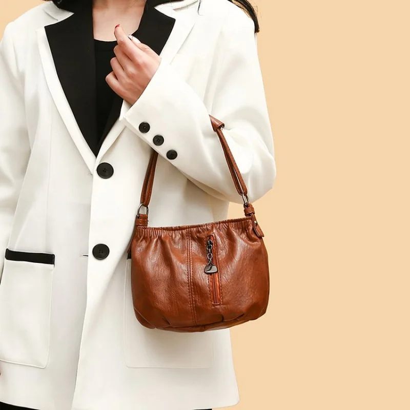 

Премиум шикарная простая мини-сумка-клатч для женской вечеринки, элегантная с буквенным логотипом и кожаной отделкой, винтажная