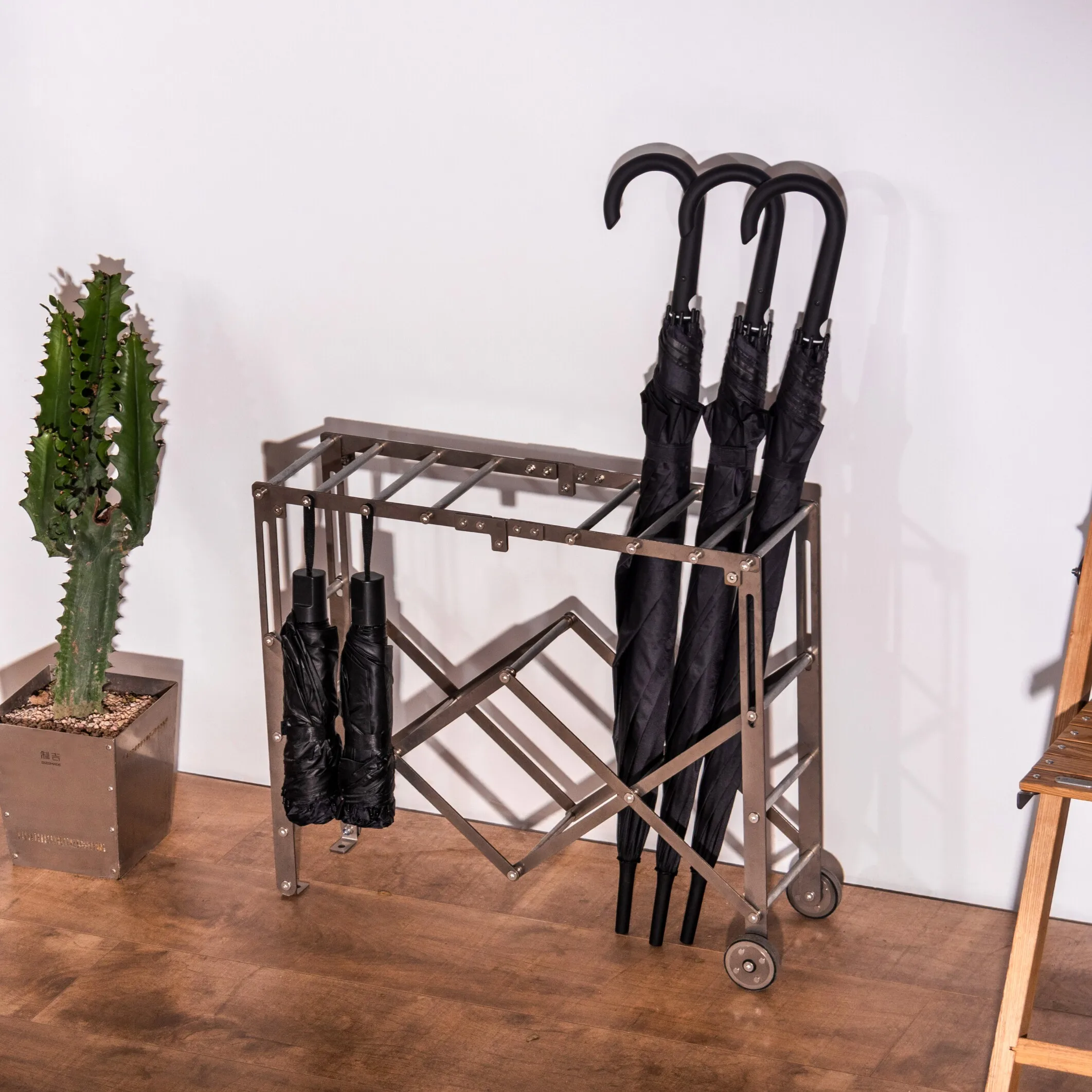 Return to the eaves umbrella frame, outdoor foldable with casters can be fixed household umbrella frame, minimalist