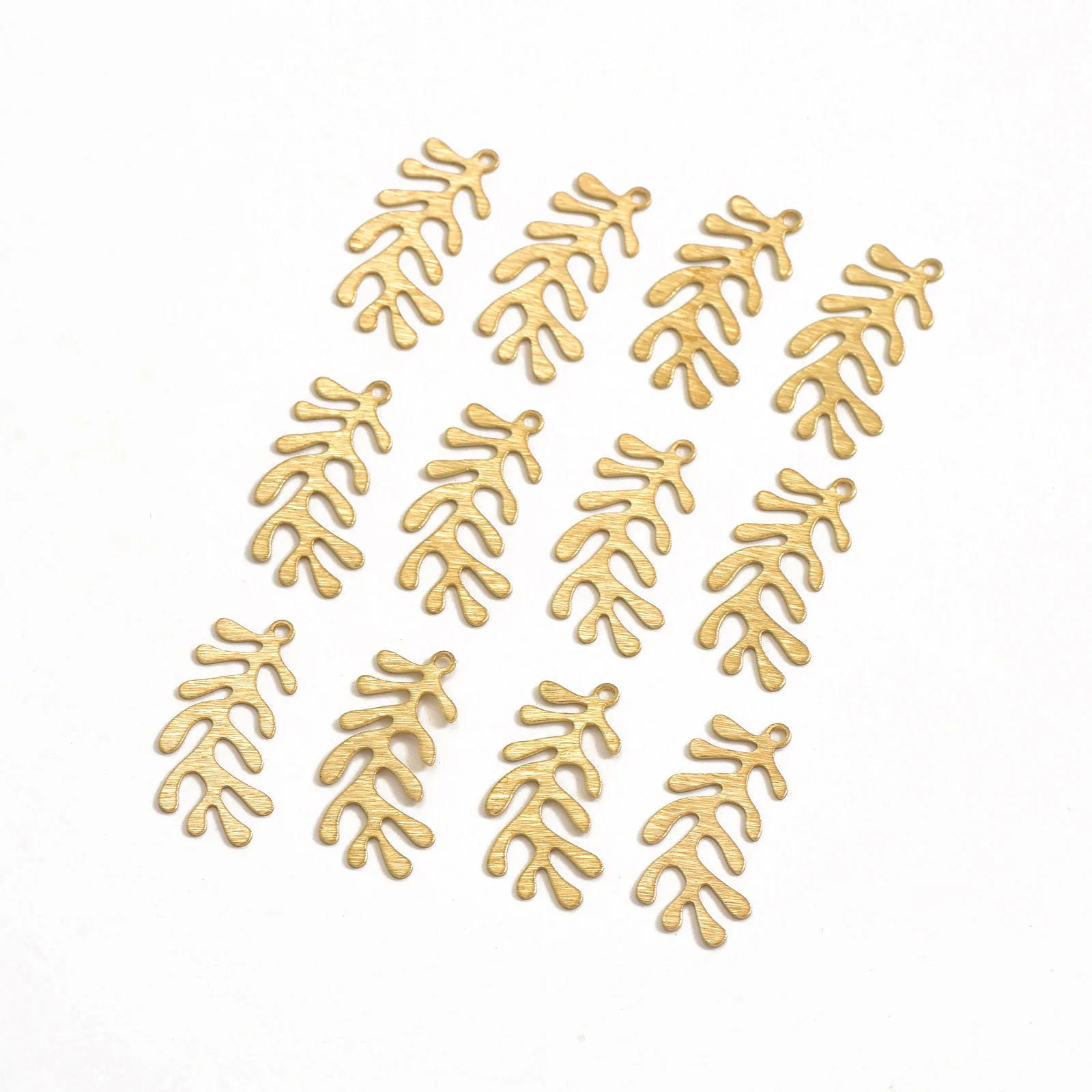 

50 шт. DIY простые латунные подвески в виде кораллового листа 30,7x15,3 мм подходят для серег, ожерелья, поделки ручной работы, упаковка материалов