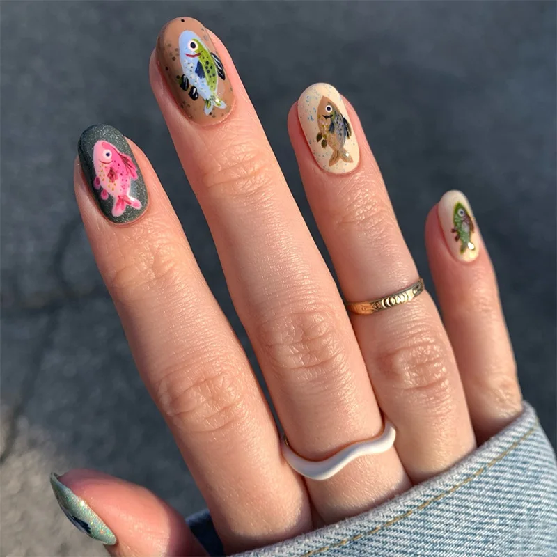 

24Pcs Short Round Head False Nail Oval with Colorful Fish Design Press on Fake Nails Detachable Finished Full Cover Nail Tip Art