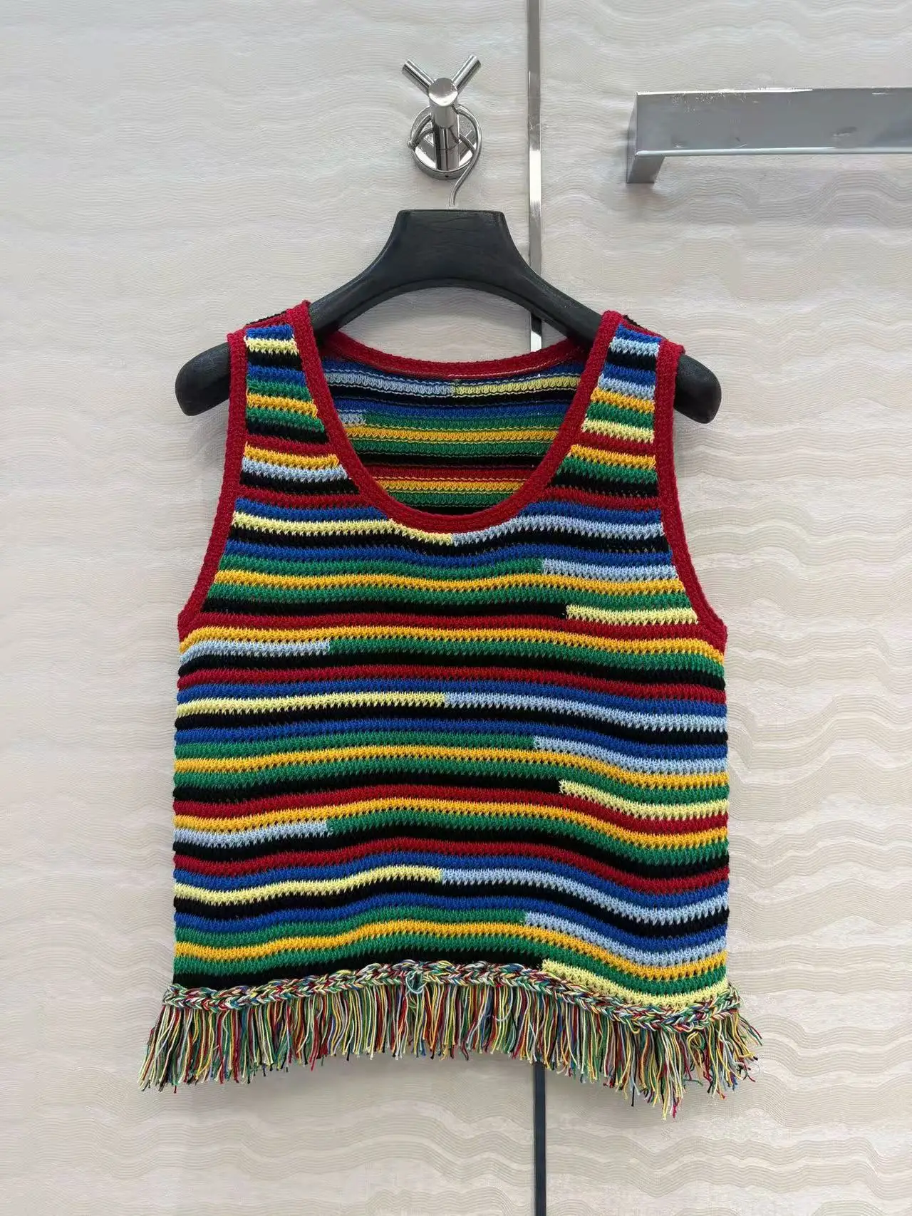 Chaleco de punto con rayas arcoíris, chaqueta sin mangas con flecos hechos a mano y bloques de color, top de manga corta para vacaciones en la playa
