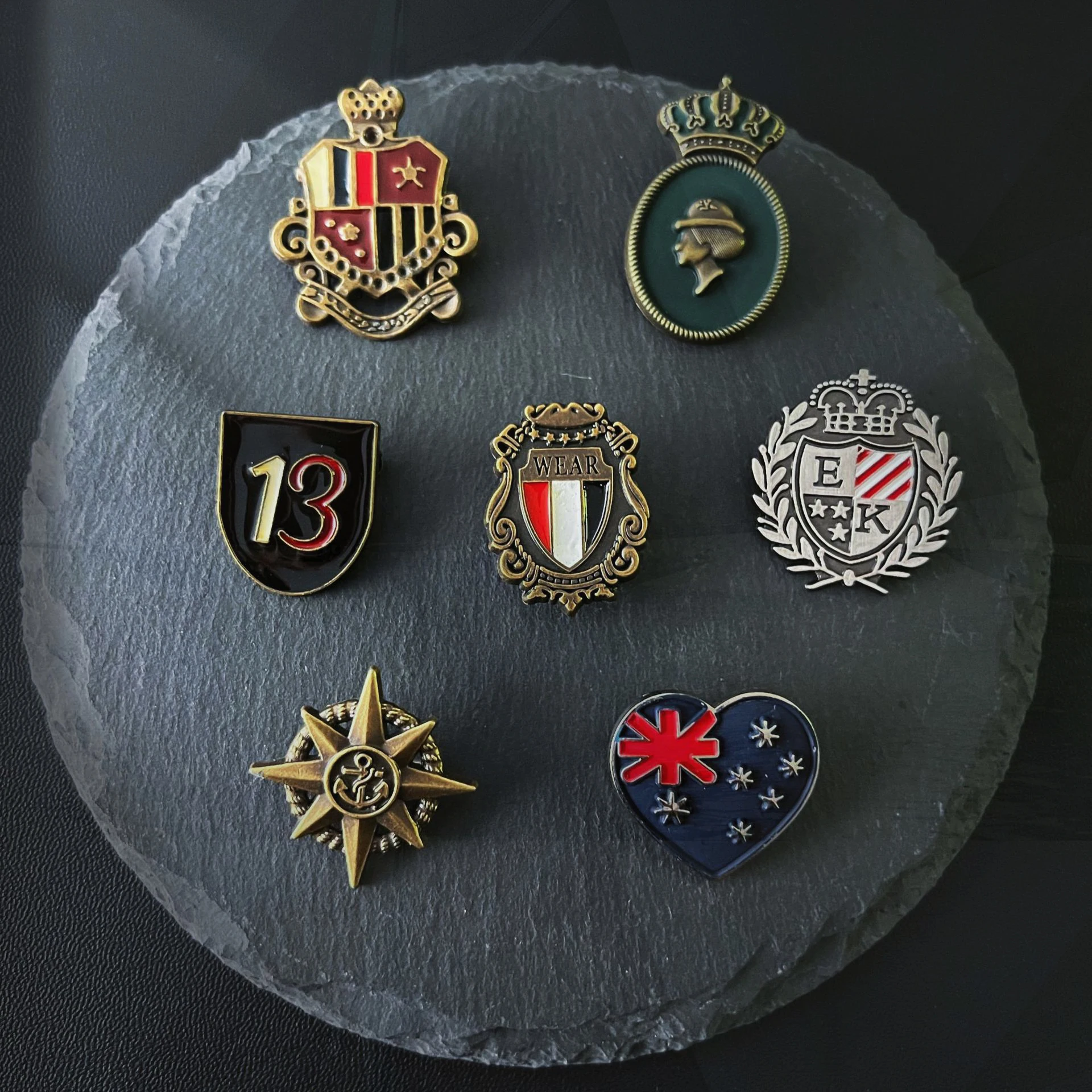 Insignias, accesorios casuales, Pines conmemorativos de metal hexagonal azul marino y terrestre, venta al por mayor de estilo retro británico