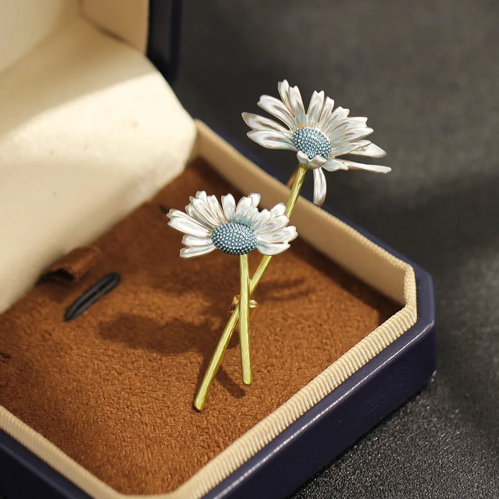 Chinese Style Lucky Auspicious Enamel Dual Daisy Brooch Three Tone Gold Base Blue Pink Purple Anti Exposure Lapel Pin For Women