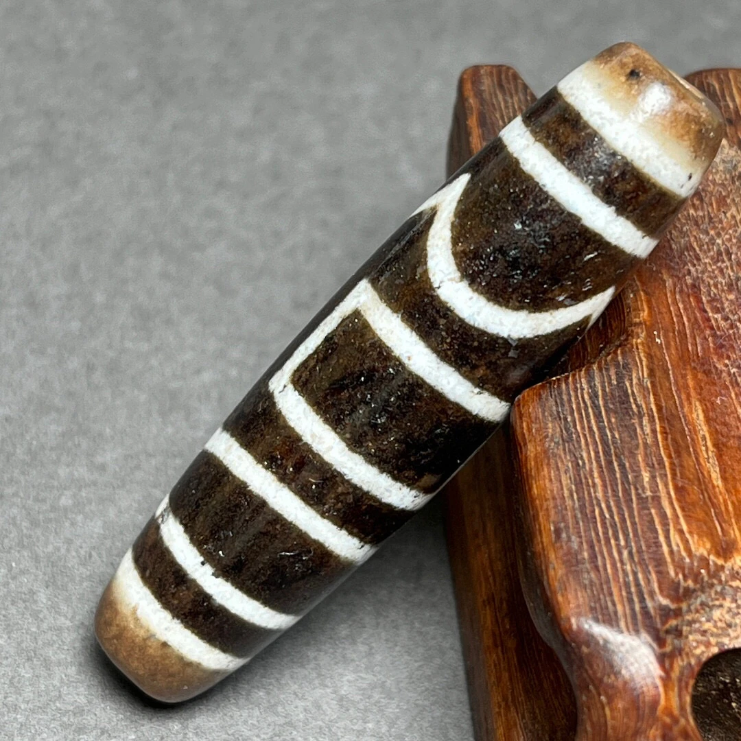 Tibetan information Zenghuai dzi beads weathered horseshoe pattern high oil old agate dzi beads pendant antique beads sweater ch