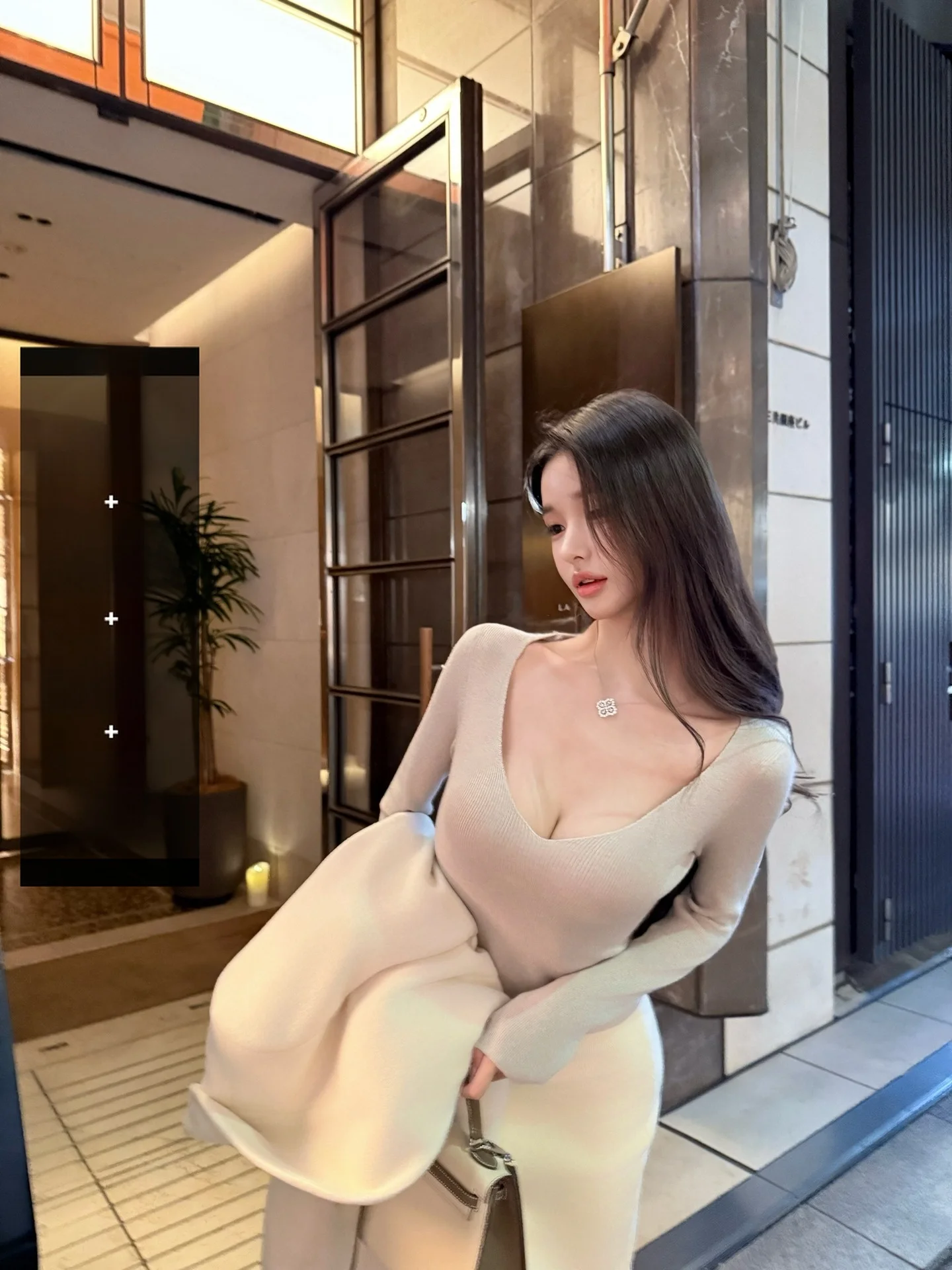 

Вязаная базовая кофта из шерстяной смеси с V-образным вырезом, цвет холодный синий, из полиэфирного волокна, с длинными рукавами, приталенного кроя, однотонная, зимняя.