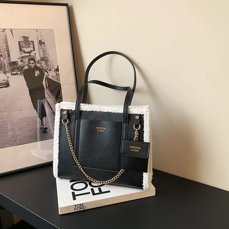 

Signature Luxury Female Bag Handbag Premium Everyday Companion Statement Piece For Modern Fashion Forward Women