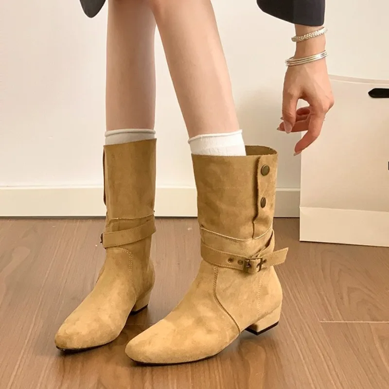 

Винтажные ботильоны, осенние новые замшевые туфли с квадратным носком и заклепками, пряжка на ремне, нескользящая обувь на низком каблуке с мягкой подошвой