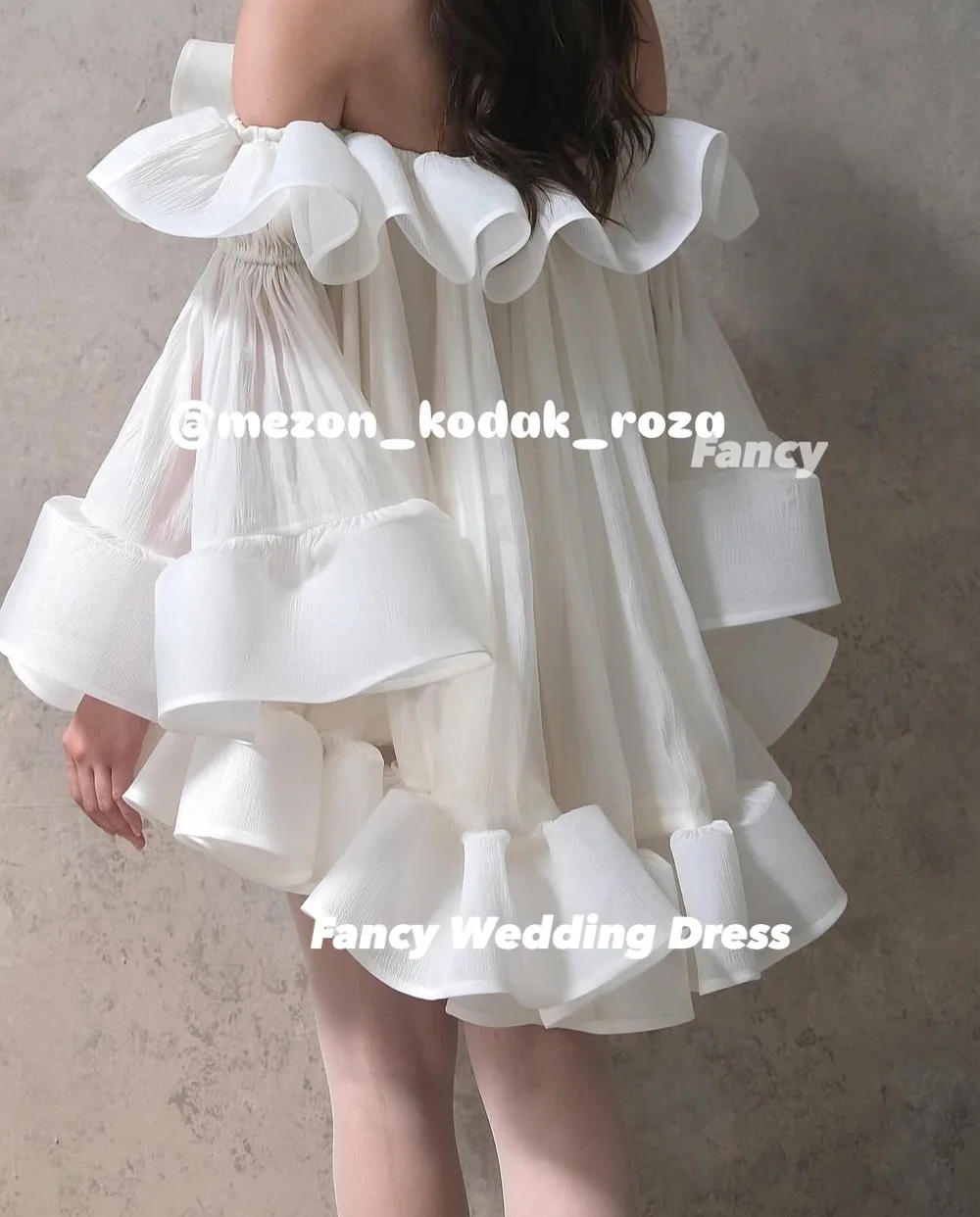 Ausgefallenes schulterfreies Prinzessin-Abendkleid mit langen Puffärmeln aus Organza, kurzes Mini-Geburtstagsparty-Kleid nach Maß