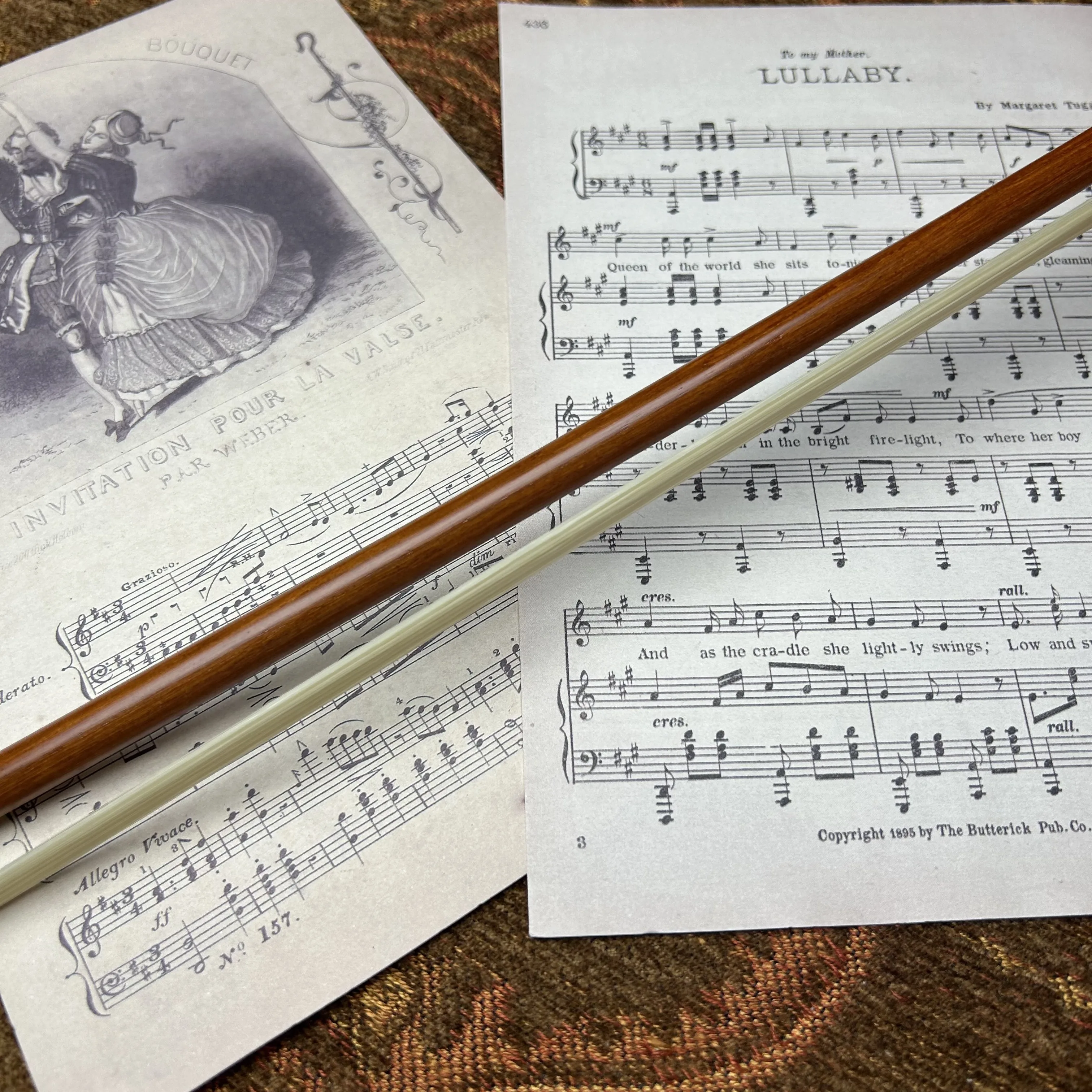 Hooqu رائجة البيع بالجملة اليدوية الكمان القوس جولة خشب الصندل الأبنوس الضفدع المهنية الكمان القوس 4/4