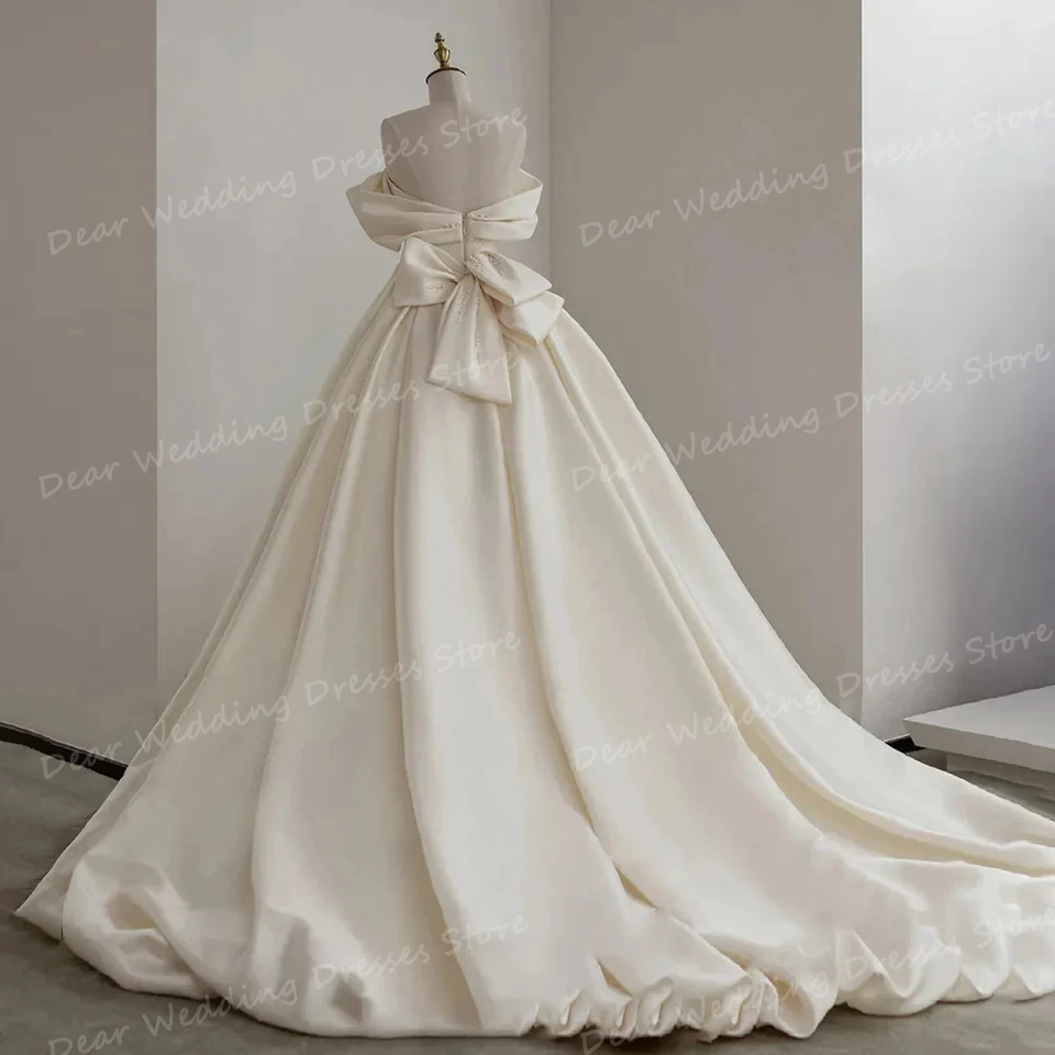 Squisiti abiti da sposa in raso A pieghe da donna una linea Sexy con spalle scoperte fiocco senza schienale per abiti da ballo da sposa Sweep Train Formal