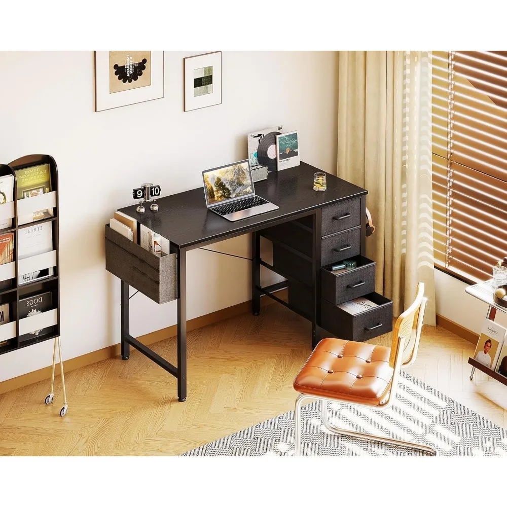 4つのファブリック引き出し、収納、サイドフック付きの32インチコンパクトコンピューターデスク、モダンスタイルのホームオフィスデスク