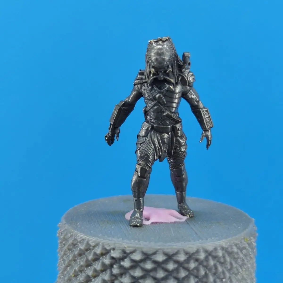 Brass Warrior Soldier Metal Model Sculpture Lone Wolf Figurine Ornament 32mm Miniature Small Gift for Men and Women