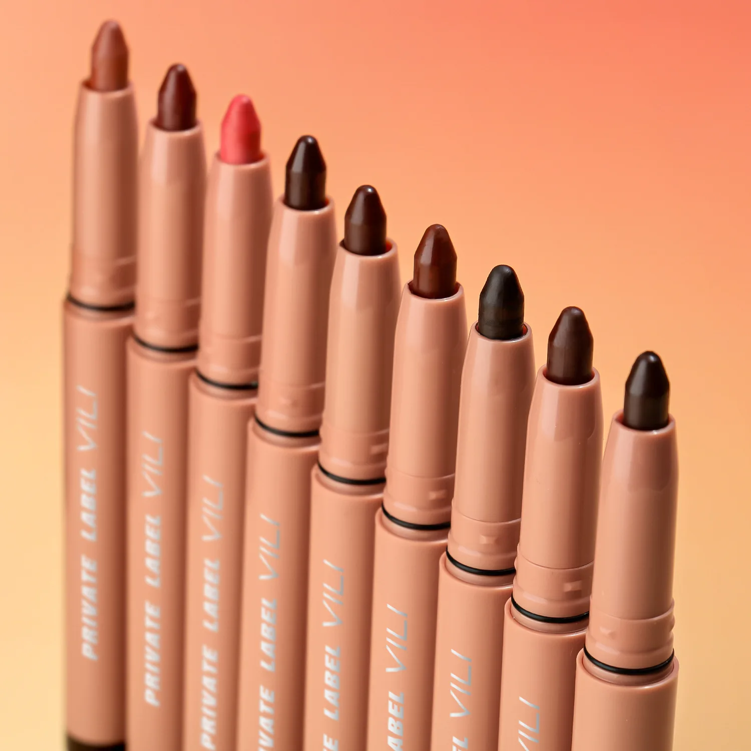 新しいマットリップライナー 防水 長持ち カスタムロゴ ツイストアップ 高発色 クリーミーマットリップライナー シリコンスムッジャー付き