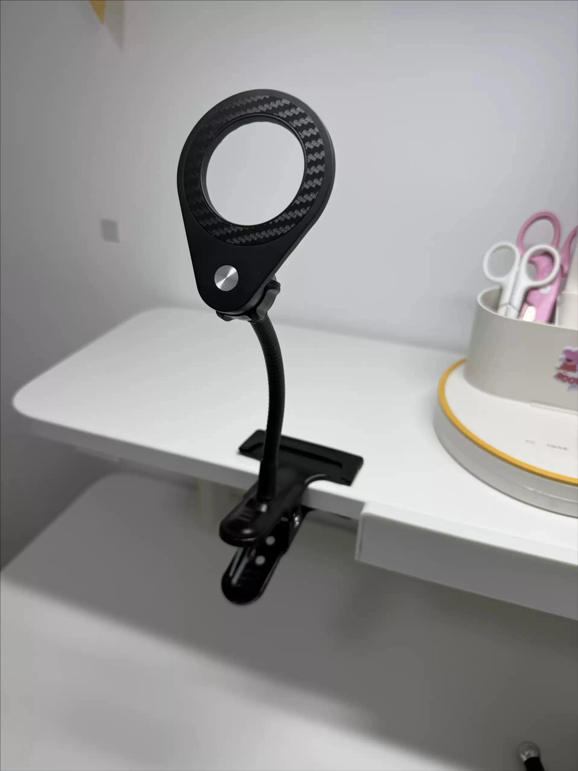 

Desktop Live Streaming Phone Holder with Metal Strong Clamp 360 Degree Pan Hose Magnetic Suction Head for Office Use