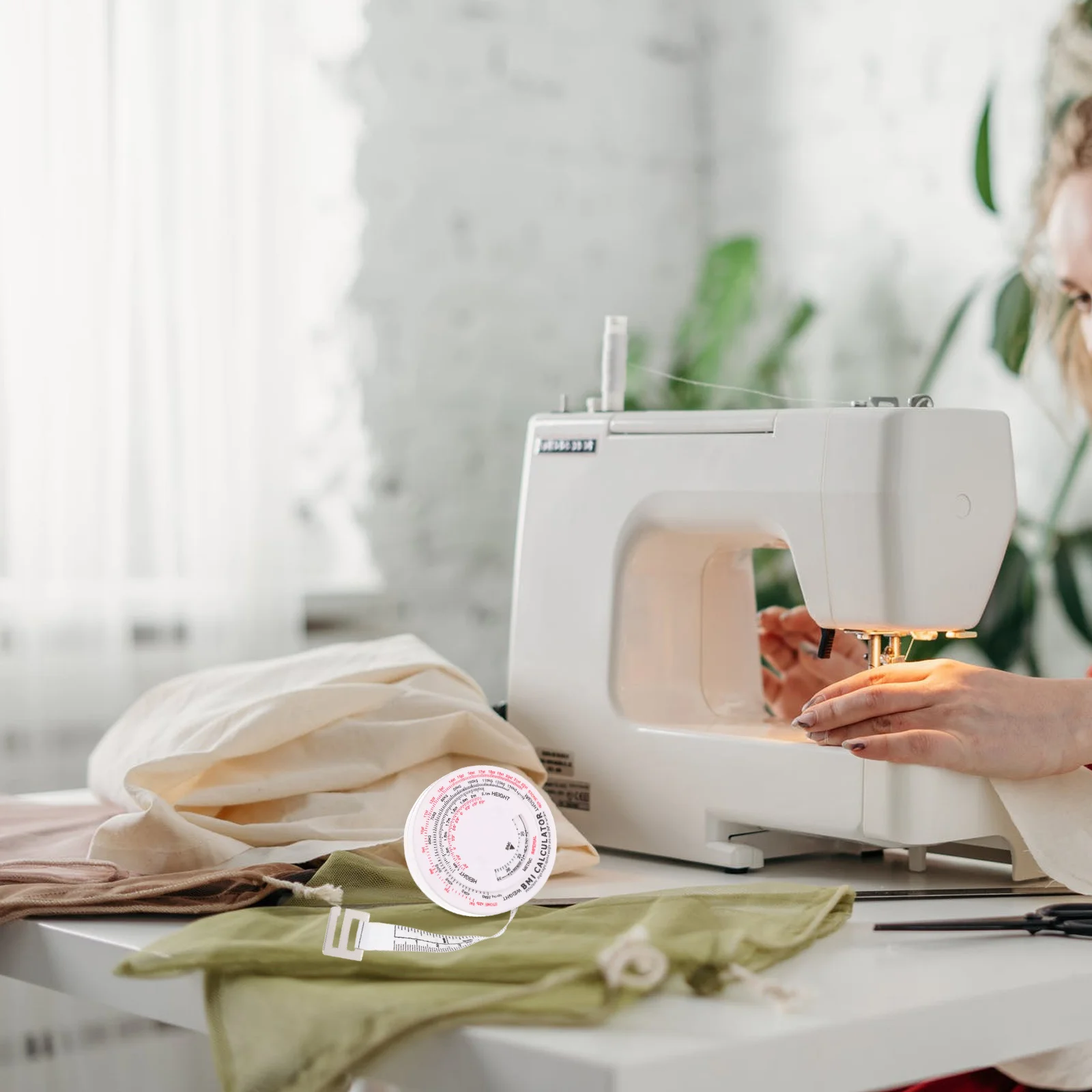 

Portable Bmi Measuring Tape with Dual Cm in Calibration for Body Weight Loss Tracking Retractable Small Tape Measure for Fitness