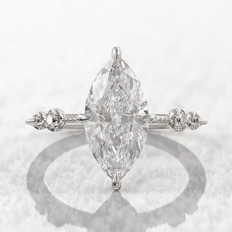 Huitan Damen-Ring im schlichten Stil, vielseitig einsetzbar, mit funkelndem Marquise-Zirkonia, modisch, für Damen, Party, Alltag, Accessoires, Schmuck
