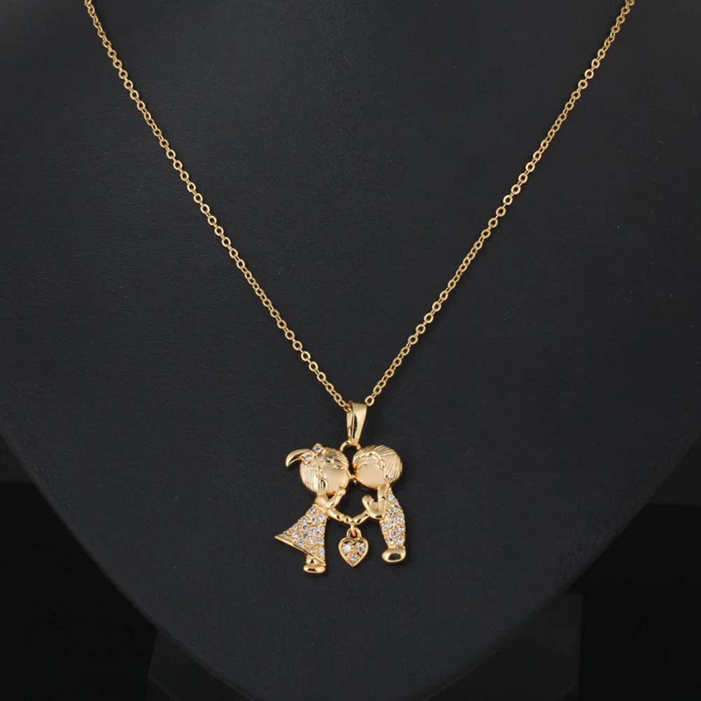 

Women Necklace Alloy Pendant Small Delicate Durable Chain Kissing Shape Dazzling Micro-Inlay Hollow Zircon Necklace