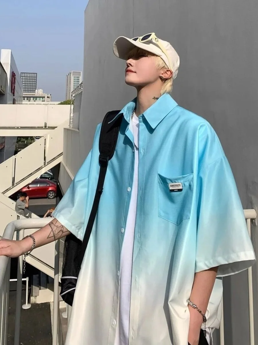 Camisa  de Manga Curta com Gola Gradiente Estilo Hong Kong Tamanhos Grandes Masculina e Feminina Roupa Casual Solta para ...