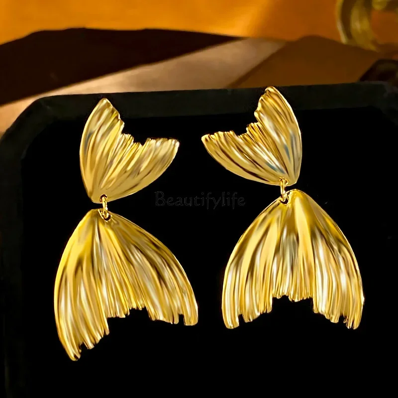 

Metal cold wind fishtail shape earrings, unique personality design stud earrings