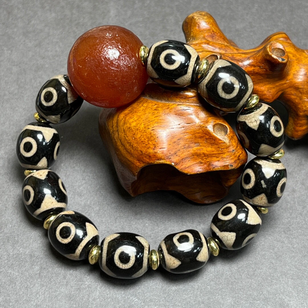 

Fashion boutique leak picking special natural Tibetan high oil-coated pulp old agate three-eye dzi beads bracelet bracelet jewel