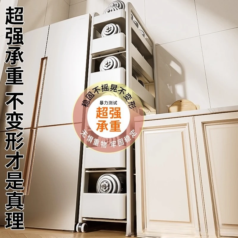 Стеллаж с трещинами за кухонной дверью, шкаф для хранения с зазором