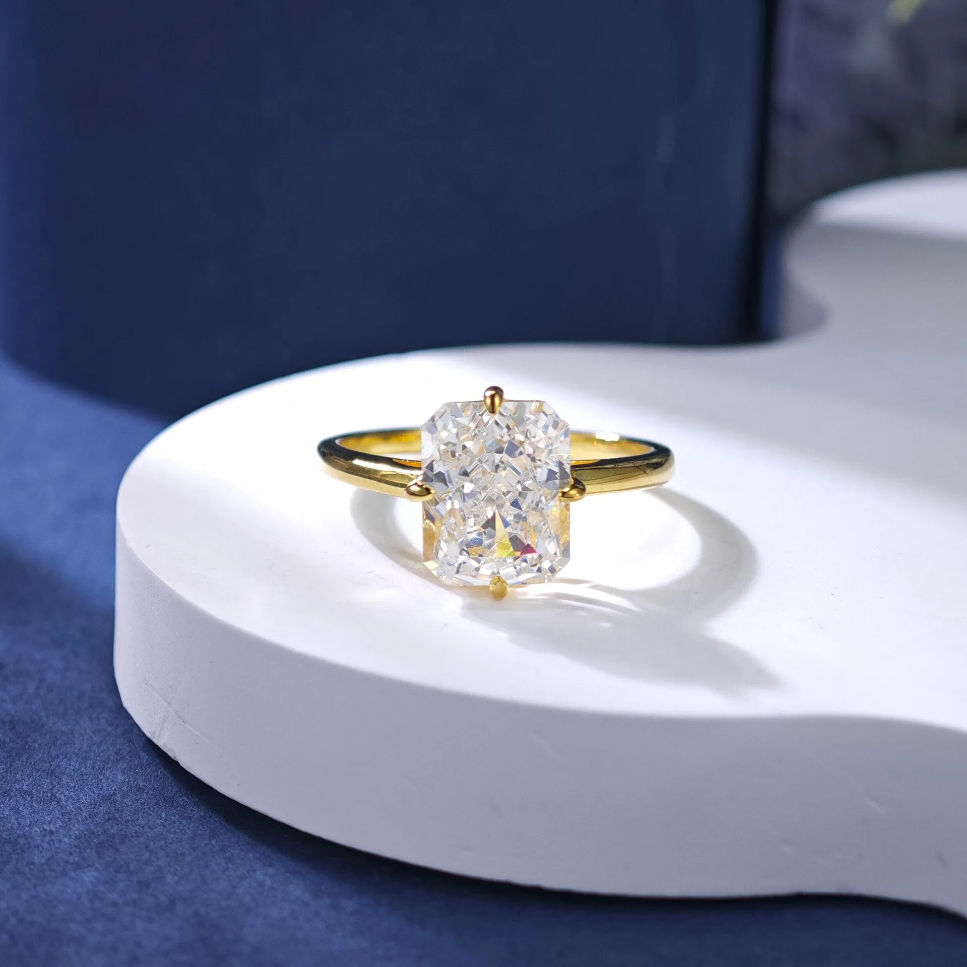 

Women's 24K AU999 Gold Moissanite 4CT Ring - Four-Claw Gold Tone, Minimalist Elegant Bold, Flattering for Any Hand